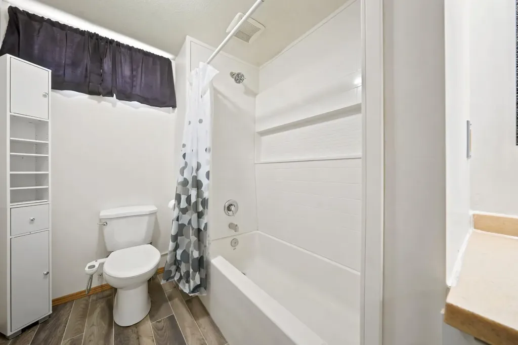 4233 33 Street Red Deer AB T4N 0N1
