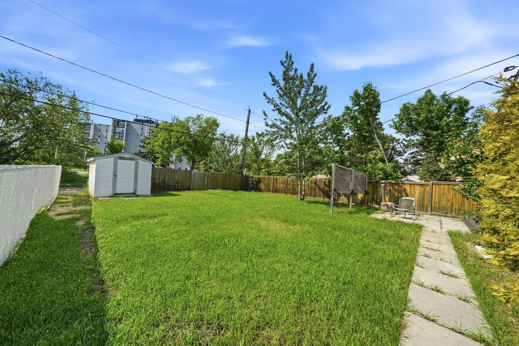 4233 33 Street Red Deer AB T4N 0N1