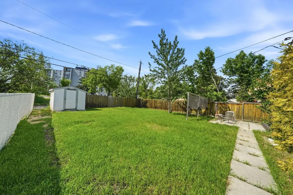 4233 33 Street Red Deer AB T4N 0N1