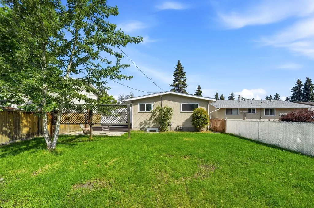 4233 33 Street Red Deer AB T4N 0N1