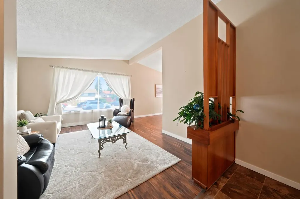 4233 33 Street Red Deer AB T4N 0N1