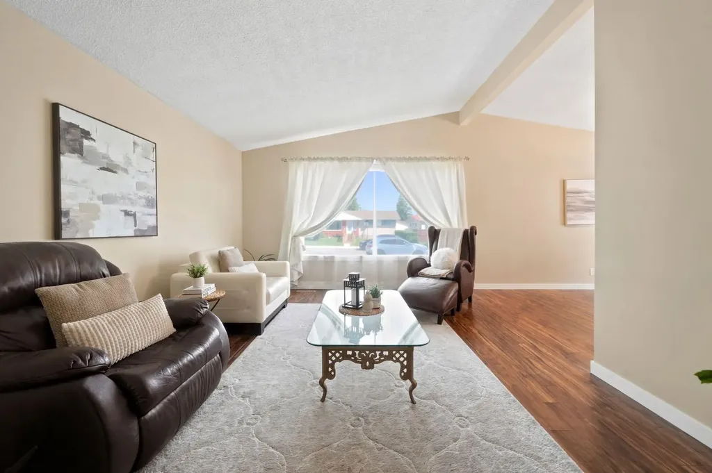 4233 33 Street Red Deer AB T4N 0N1