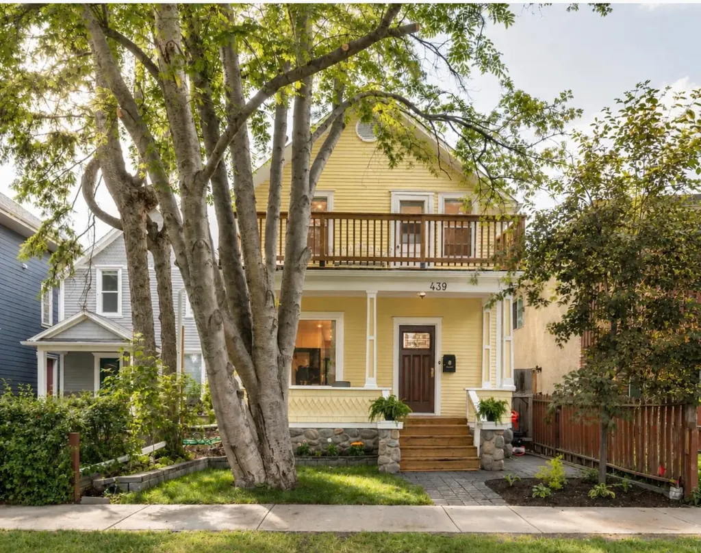 439 12 Street NW Calgary AB T2N 1Y9