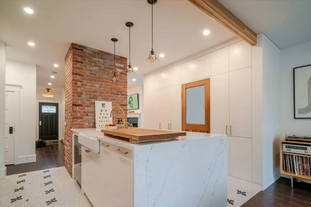 439 12 Street NW Calgary AB T2N 1Y9