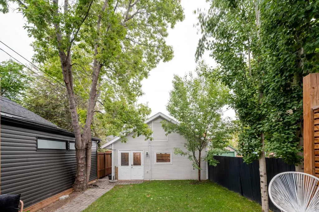 439 12 Street NW Calgary AB T2N 1Y9
