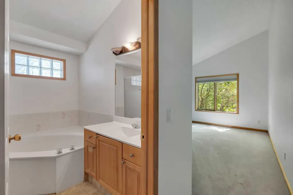 10272 Tuscany Hills Way Calgary AB T3L2G5
