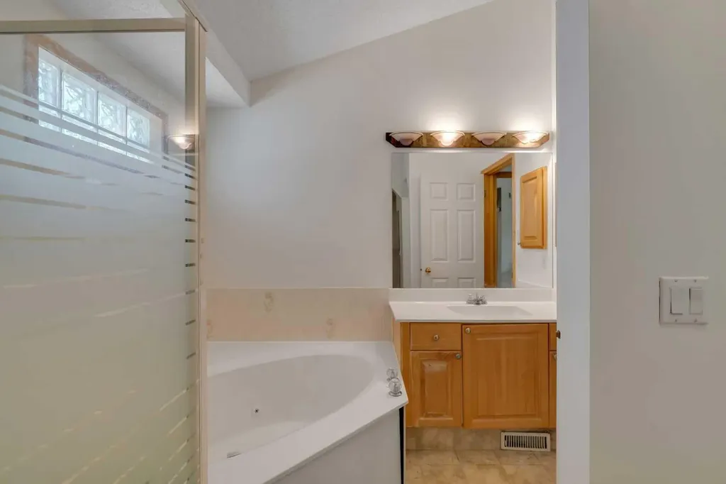 10272 Tuscany Hills Way Calgary AB T3L2G5