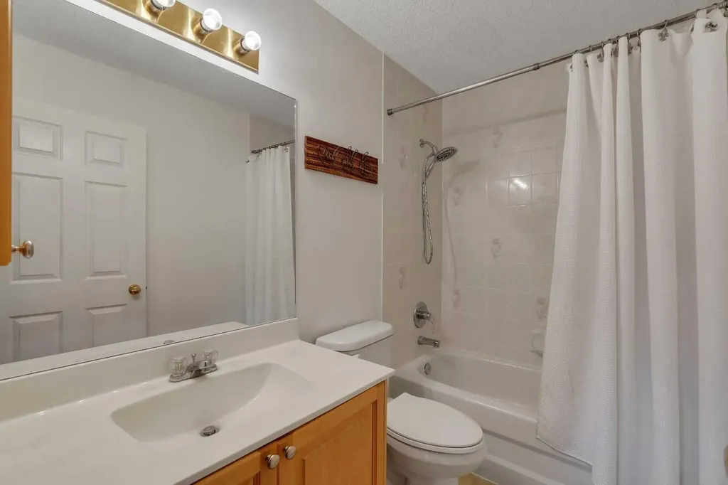 10272 Tuscany Hills Way Calgary AB T3L2G5