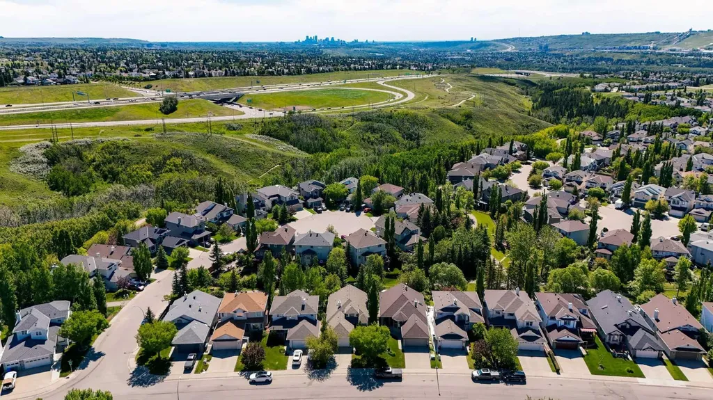 10272 Tuscany Hills Way Calgary AB T3L2G5