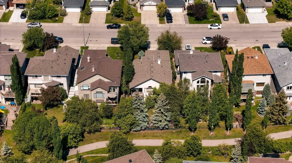 10272 Tuscany Hills Way Calgary AB T3L2G5