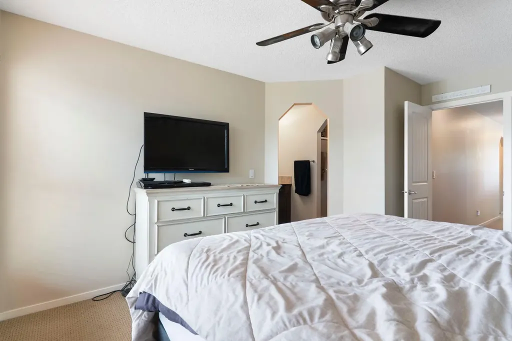 29 Sage Hill Court NW Calgary AB T3R 0H2