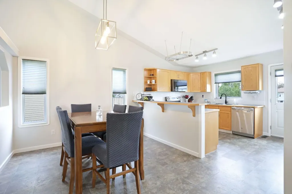 23 Upland Place Brooks AB T1R 1M9