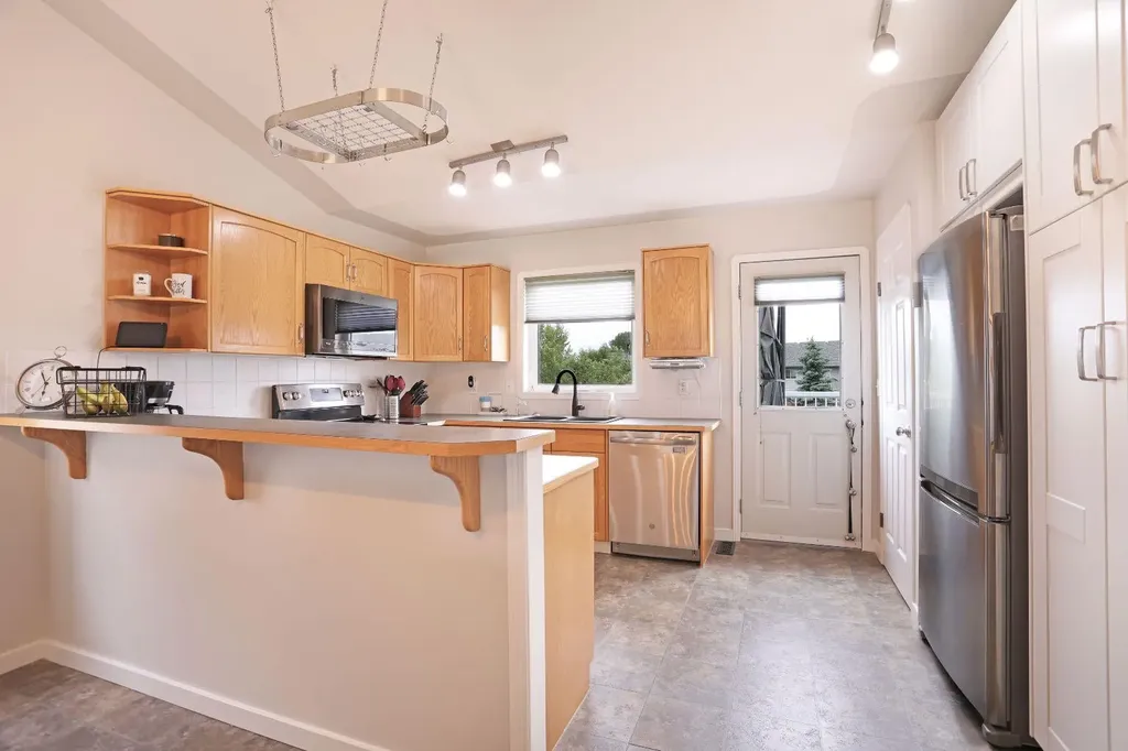 23 Upland Place Brooks AB T1R 1M9