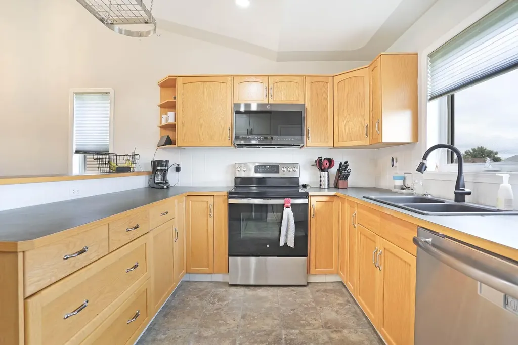 23 Upland Place Brooks AB T1R 1M9