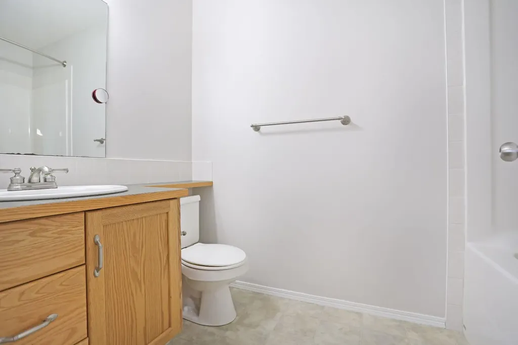 23 Upland Place Brooks AB T1R 1M9