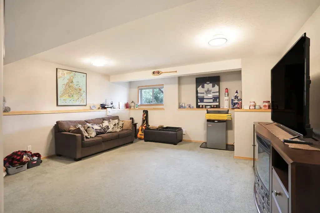 23 Upland Place Brooks AB T1R 1M9