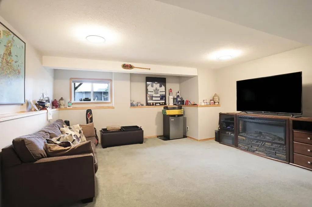 23 Upland Place Brooks AB T1R 1M9