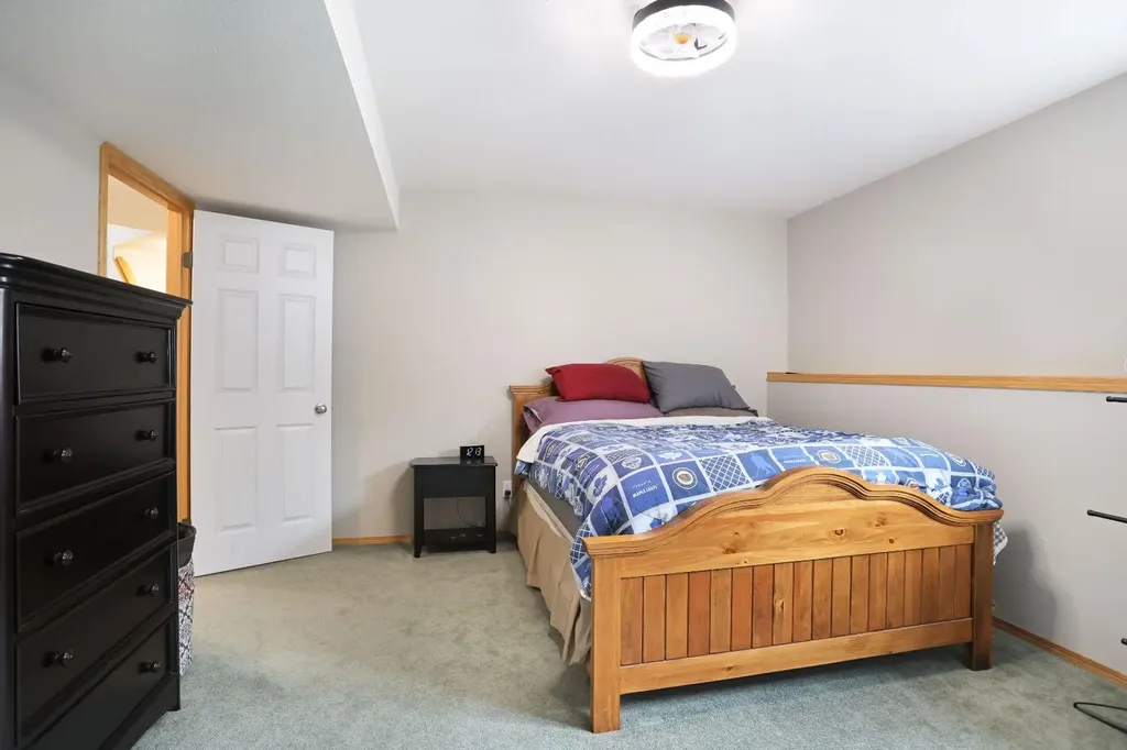 23 Upland Place Brooks AB T1R 1M9