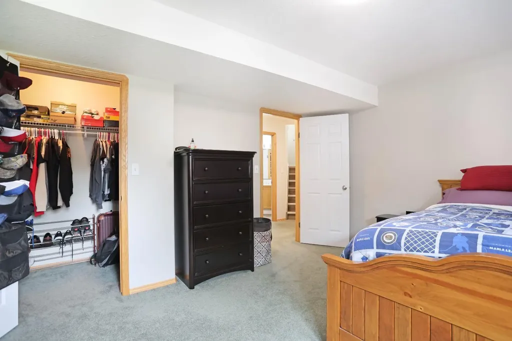 23 Upland Place Brooks AB T1R 1M9