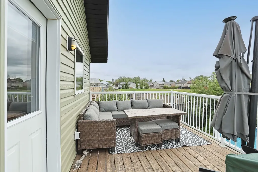 23 Upland Place Brooks AB T1R 1M9