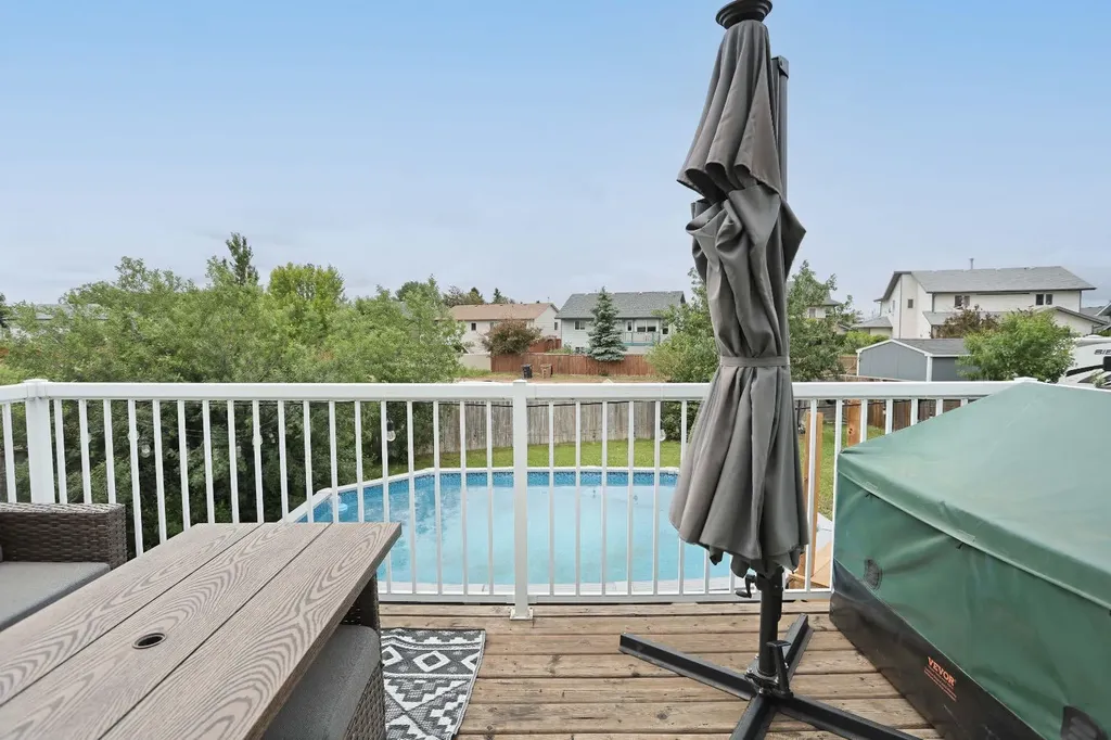 23 Upland Place Brooks AB T1R 1M9