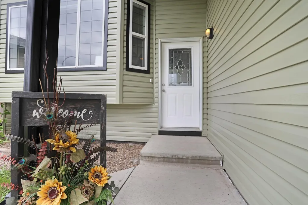 23 Upland Place Brooks AB T1R 1M9