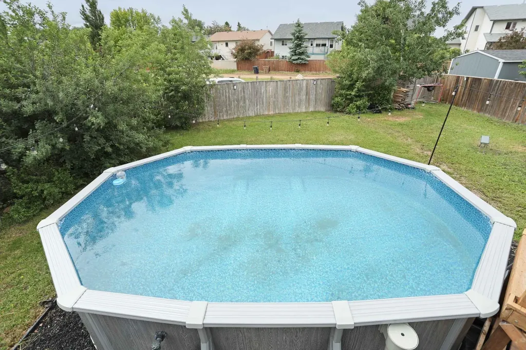 23 Upland Place Brooks AB T1R 1M9
