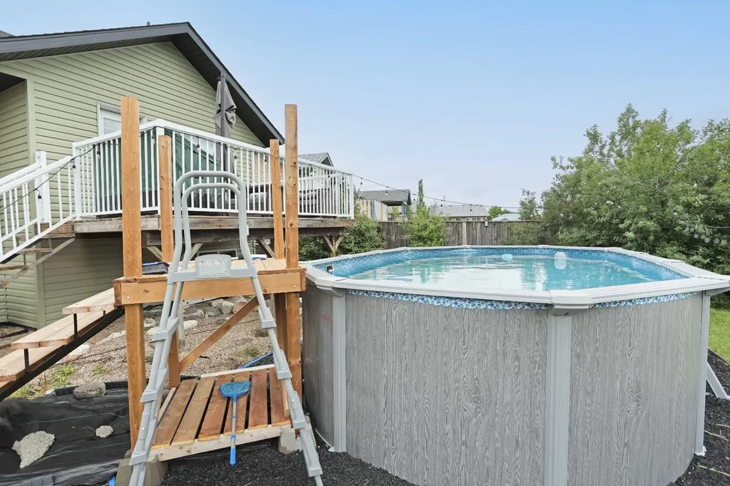 23 Upland Place Brooks AB T1R 1M9