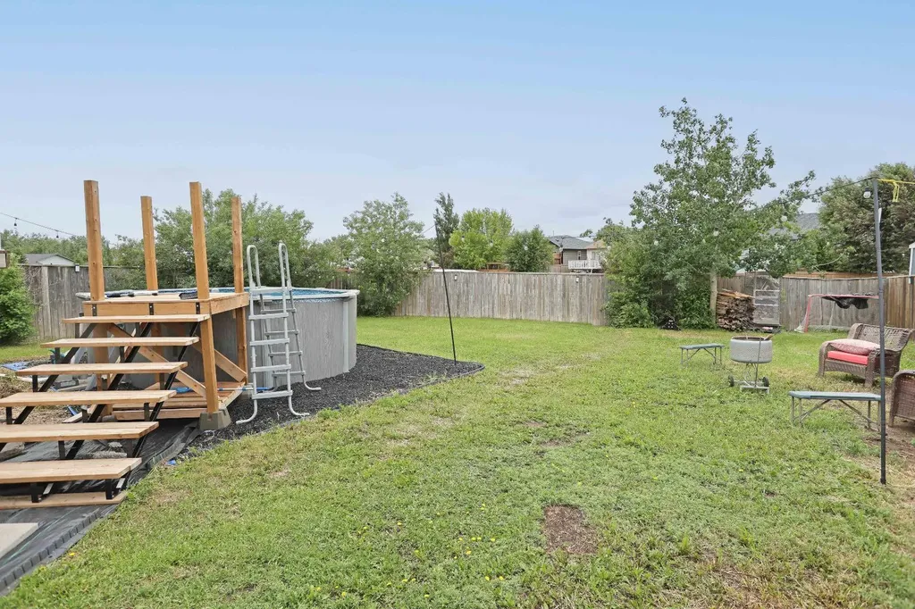 23 Upland Place Brooks AB T1R 1M9