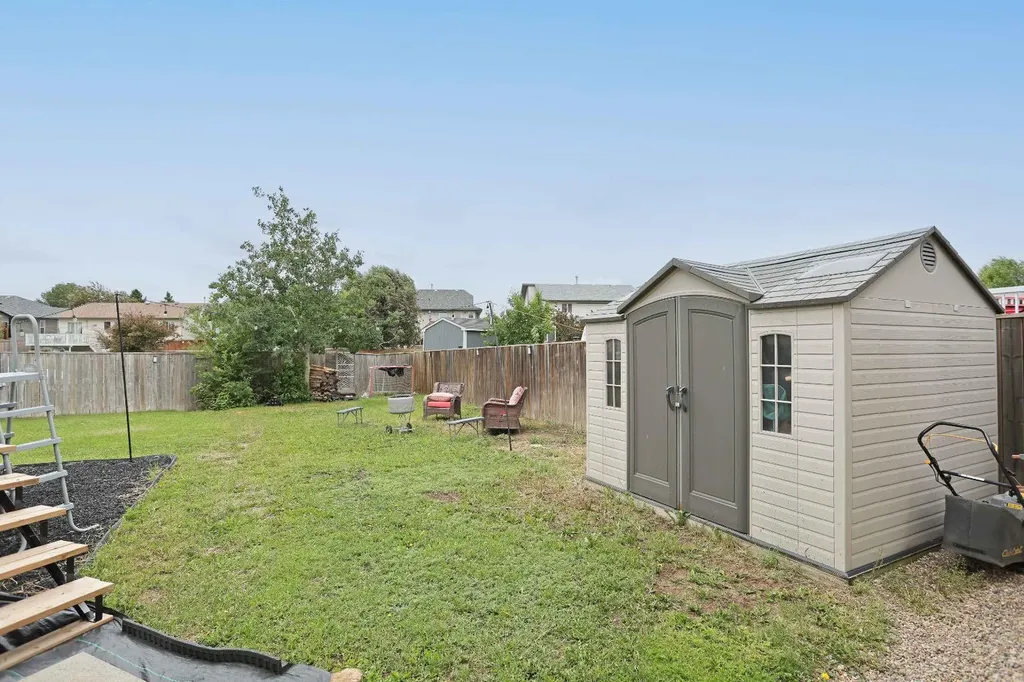 23 Upland Place Brooks AB T1R 1M9