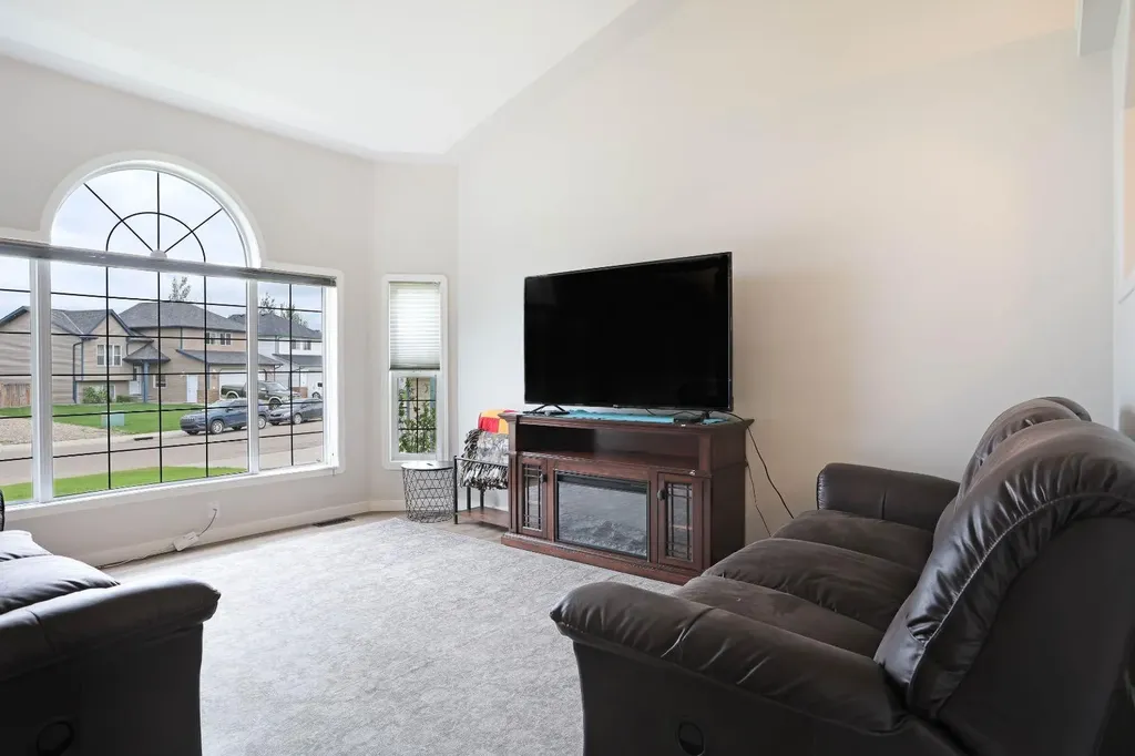23 Upland Place Brooks AB T1R 1M9
