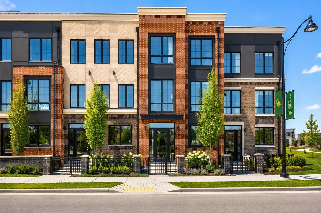 133 Greenwich Common NW Calgary AB T3B 6P1