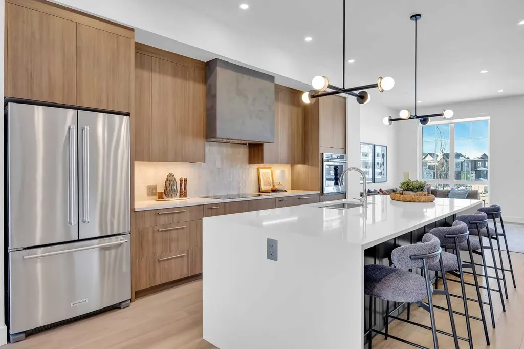 133 Greenwich Common NW Calgary AB T3B 6P1