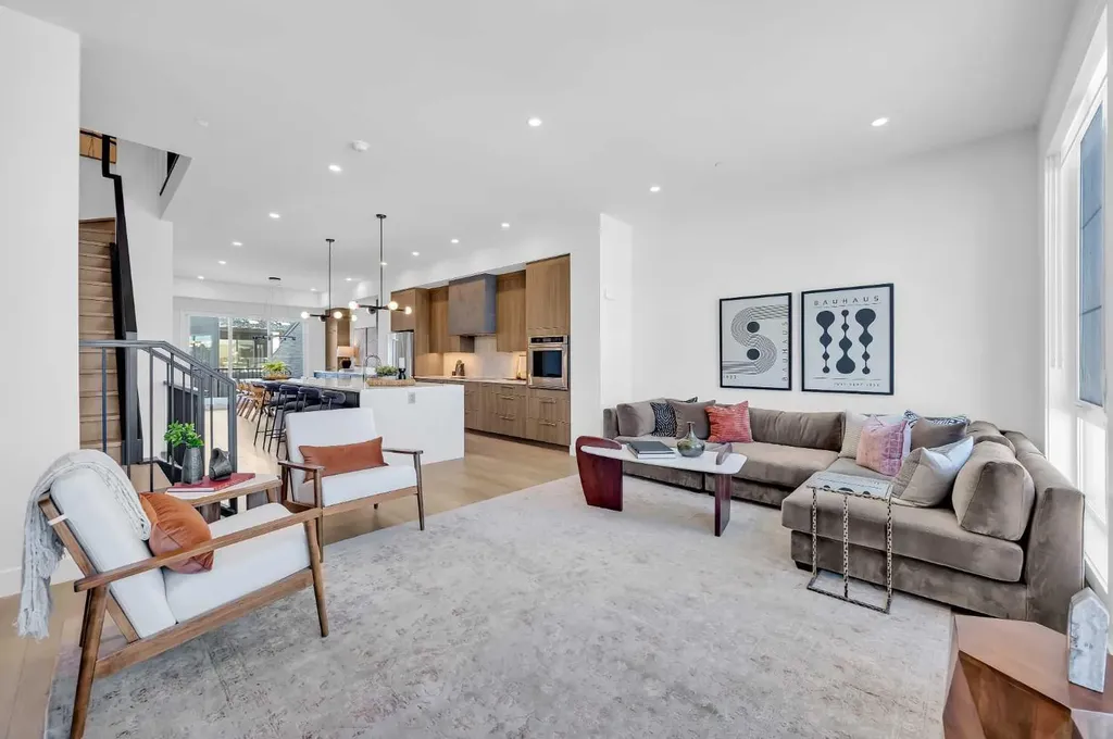 133 Greenwich Common NW Calgary AB T3B 6P1