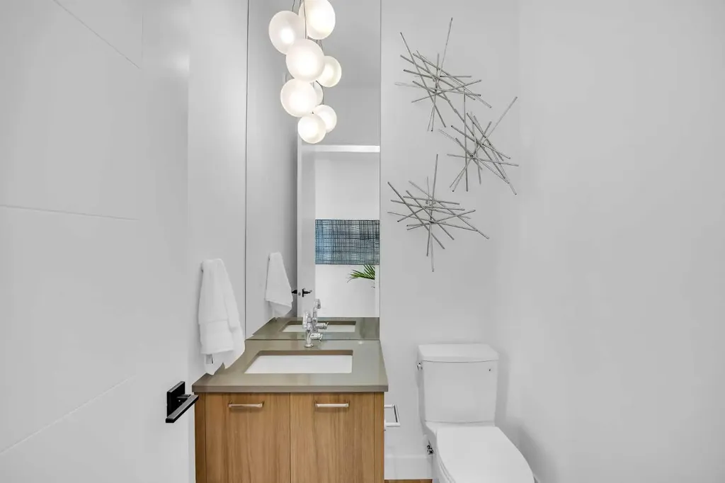 133 Greenwich Common NW Calgary AB T3B 6P1