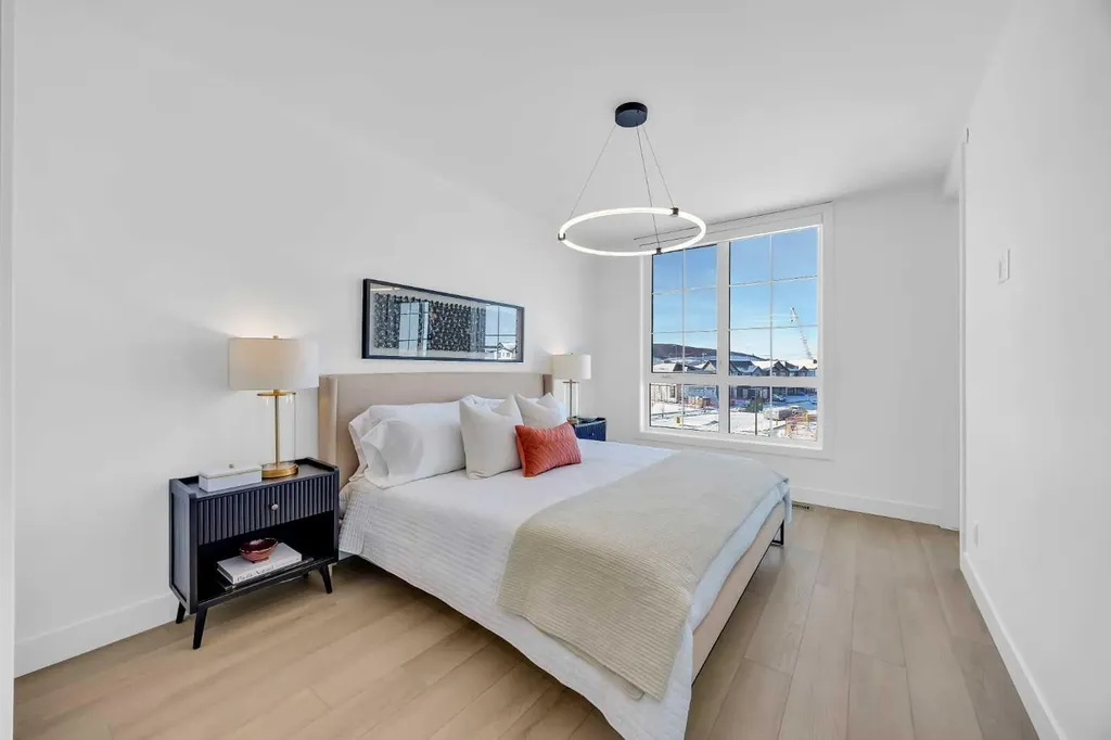 133 Greenwich Common NW Calgary AB T3B 6P1