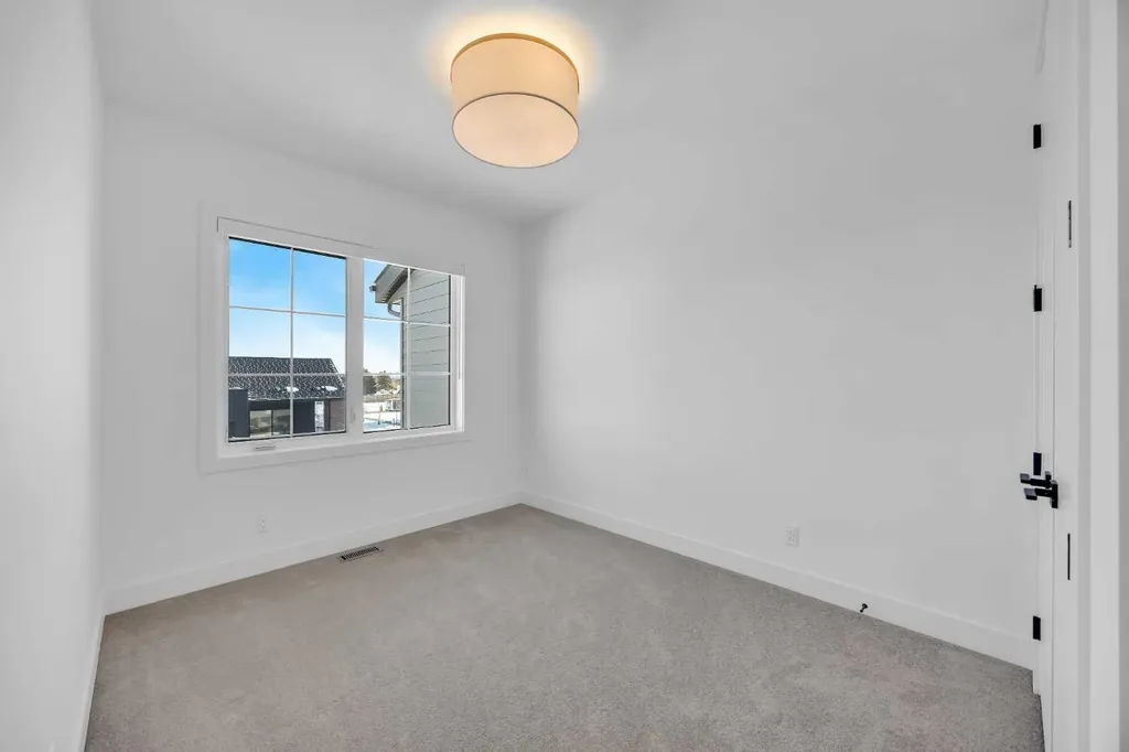 133 Greenwich Common NW Calgary AB T3B 6P1