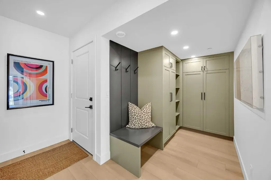 133 Greenwich Common NW Calgary AB T3B 6P1