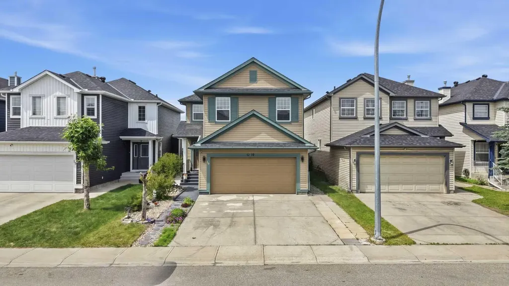 19 Martha's Meadow Close Calgary AB T3J 4N7
