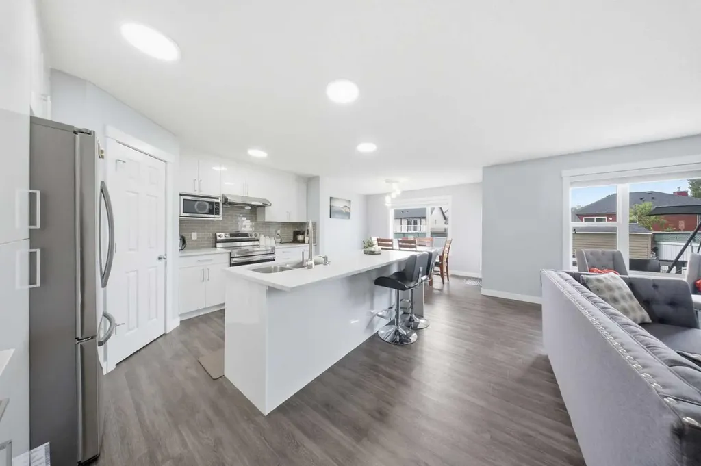 19 Martha's Meadow Close Calgary AB T3J 4N7