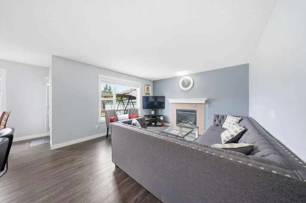 19 Martha's Meadow Close Calgary AB T3J 4N7