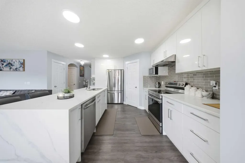 19 Martha's Meadow Close Calgary AB T3J 4N7