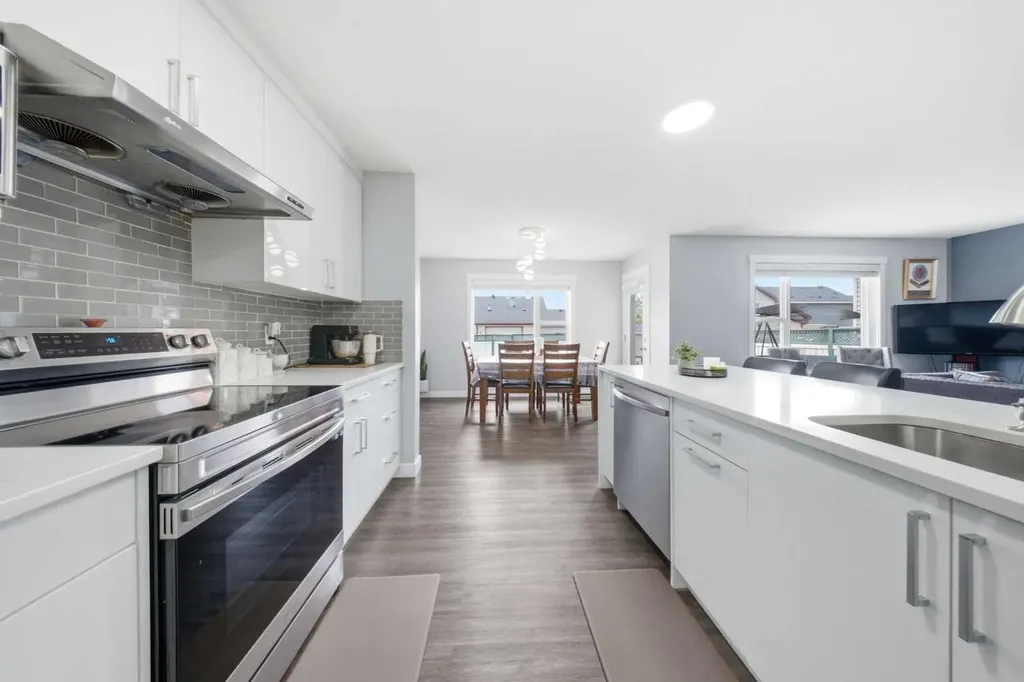 19 Martha's Meadow Close Calgary AB T3J 4N7
