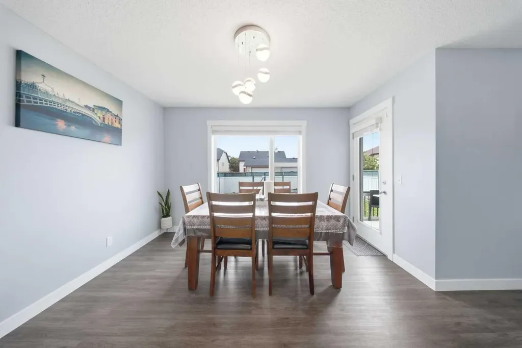 19 Martha's Meadow Close Calgary AB T3J 4N7