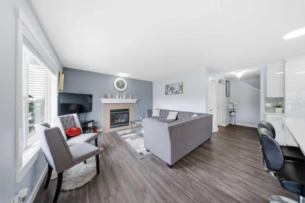 19 Martha's Meadow Close Calgary AB T3J 4N7