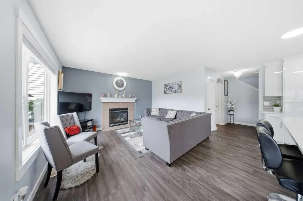 19 Martha's Meadow Close Calgary AB T3J 4N7