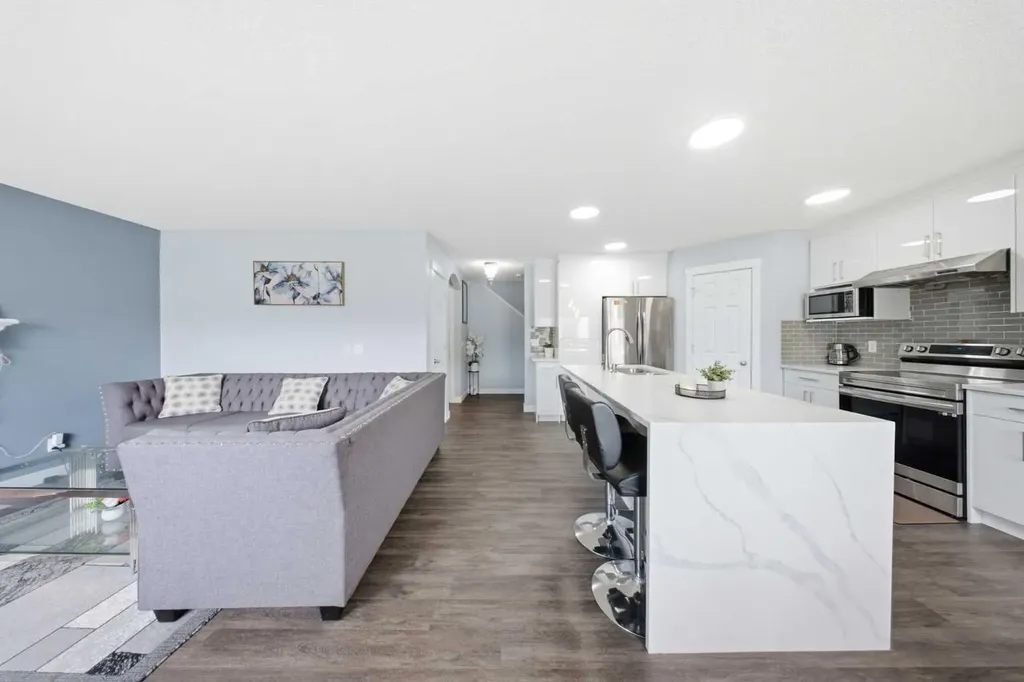 19 Martha's Meadow Close Calgary AB T3J 4N7