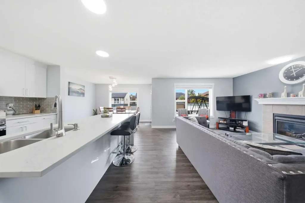 19 Martha's Meadow Close Calgary AB T3J 4N7