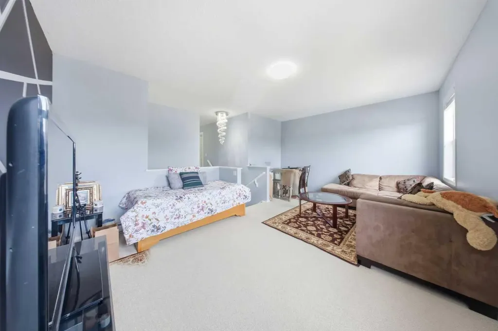 19 Martha's Meadow Close Calgary AB T3J 4N7