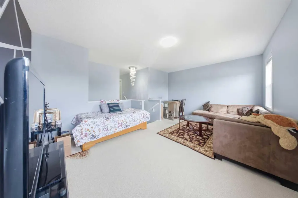 19 Martha's Meadow Close Calgary AB T3J 4N7